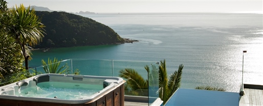 Cloud 9 Luxury Villa, Russell