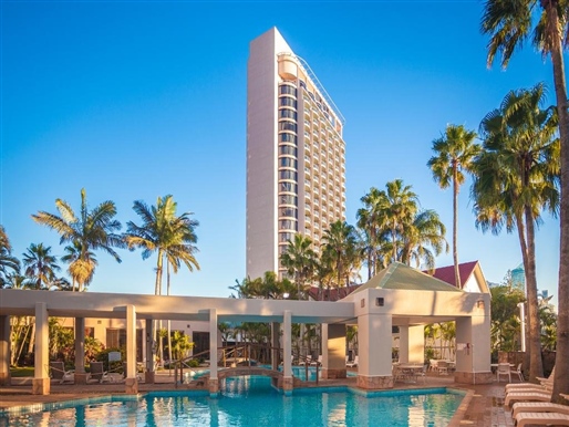 Crowne Plaza Surfers Paradise, Surfers Paradise Beach Break